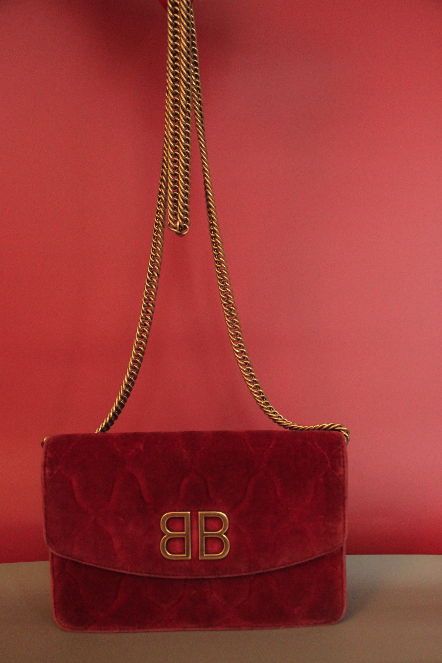 Sac à main Balenciaga 'BB Chain wallet on chain' en velours bordeaux