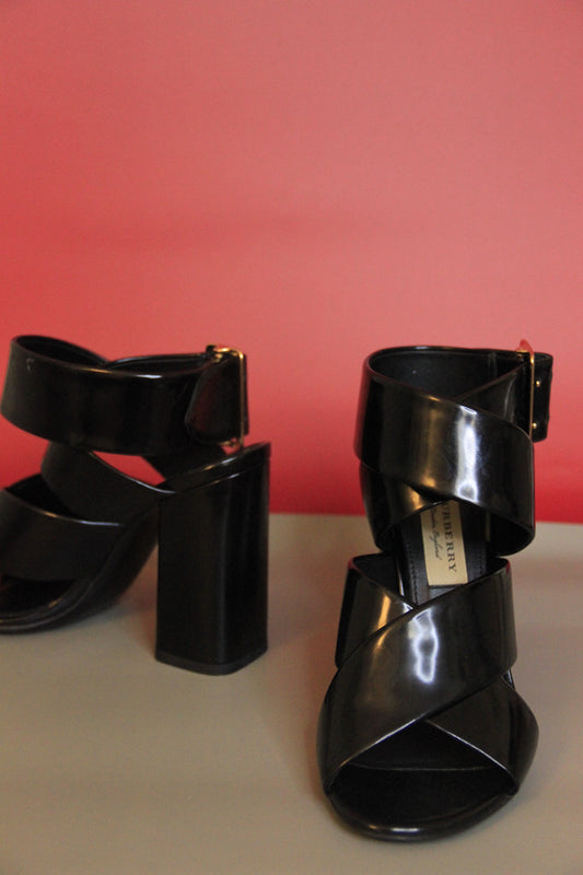 Sandales Burberry modèle 'Blaine' en cuir noir taille 36