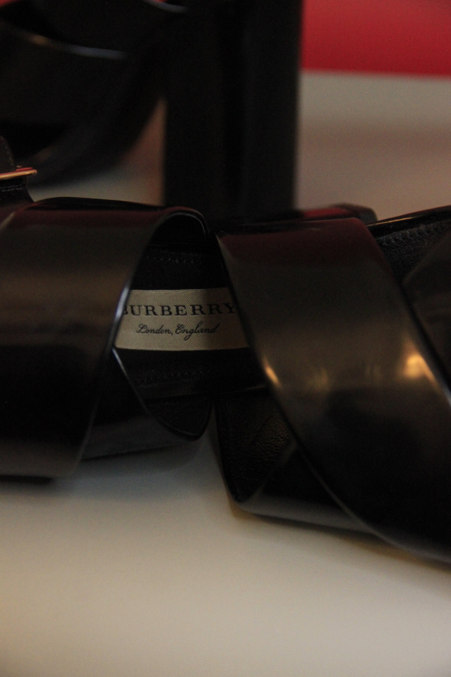 Sandales Burberry modèle 'Blaine' en cuir noir taille 36