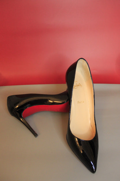 Escarpins Christian Louboutin vernis noir taille 40