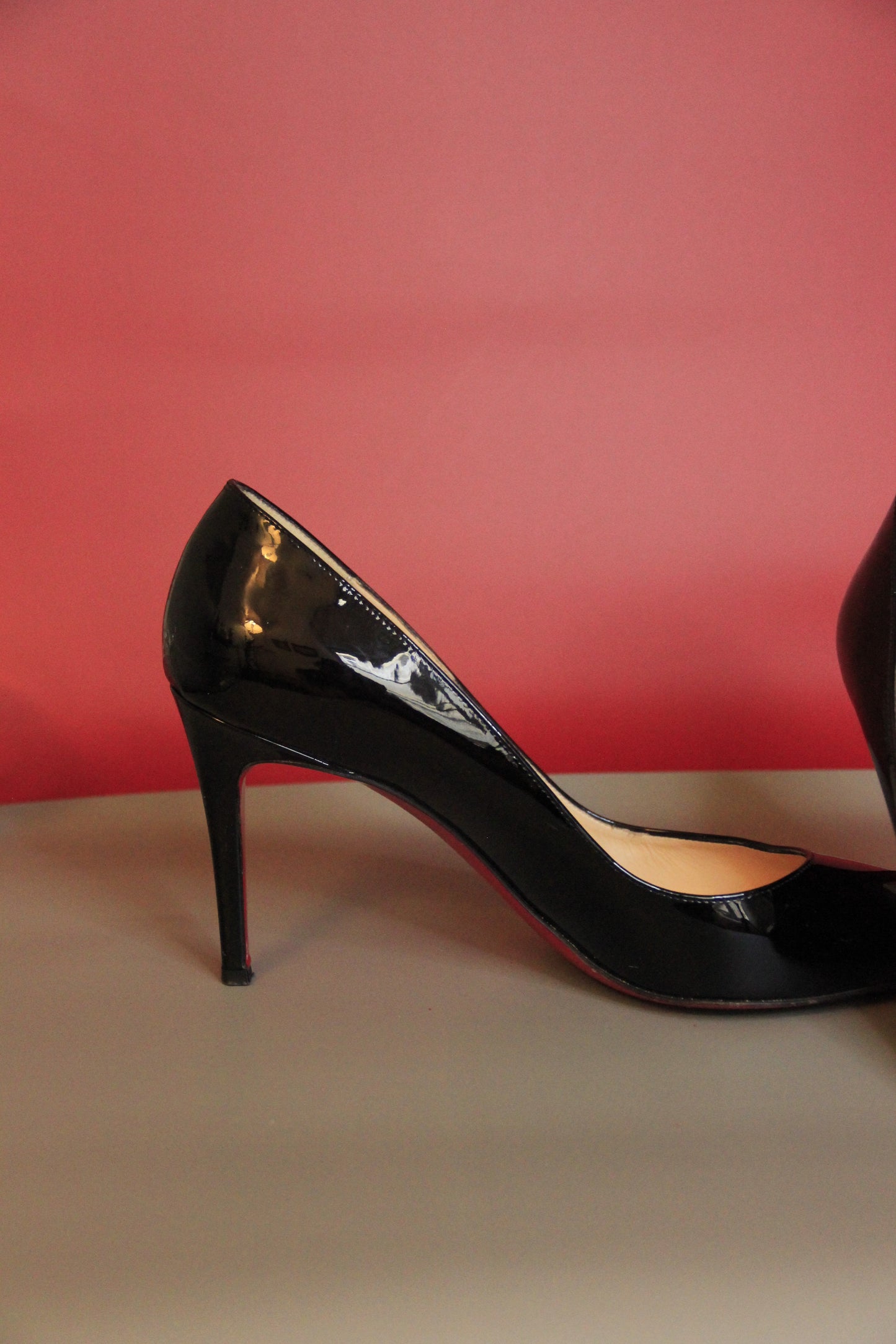 Escarpins Christian Louboutin vernis noir taille 40