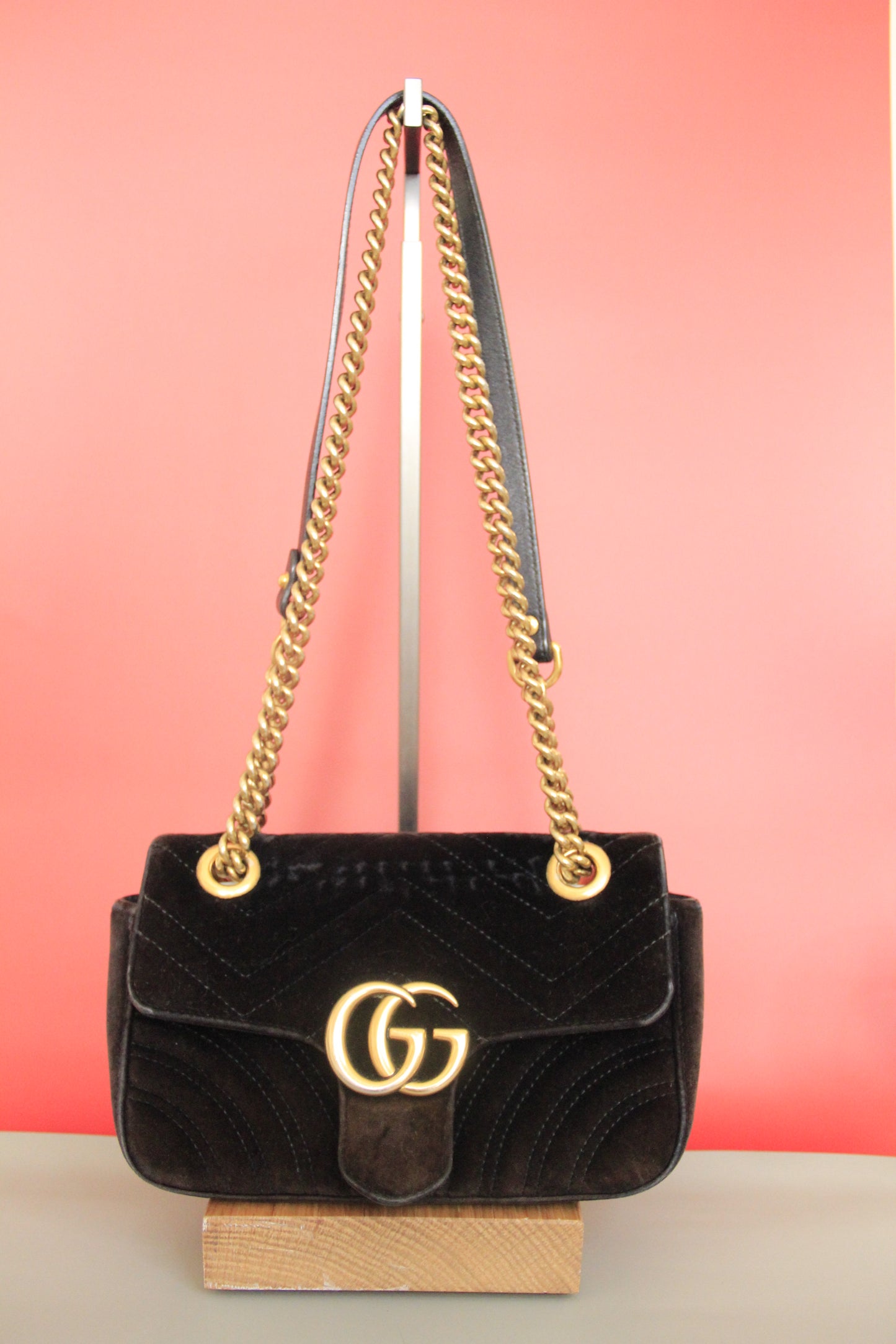 Sac à main GUCCI en velours marron, modèle Marmont