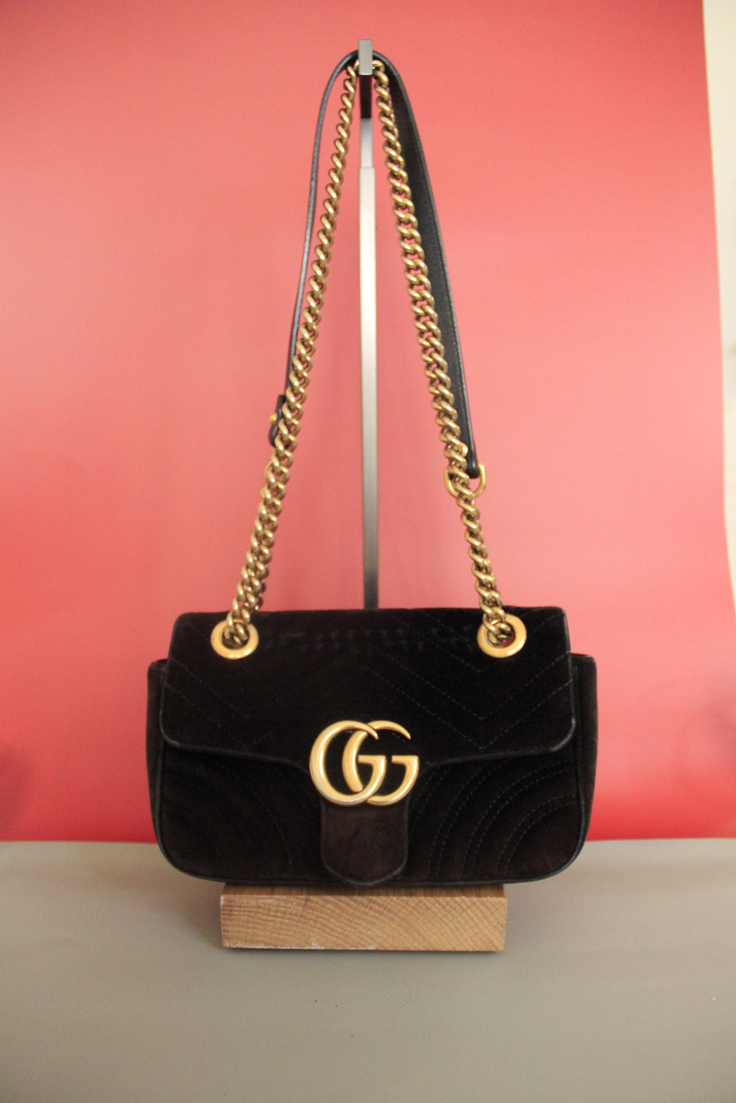 Sac à main GUCCI en velours marron, modèle Marmont