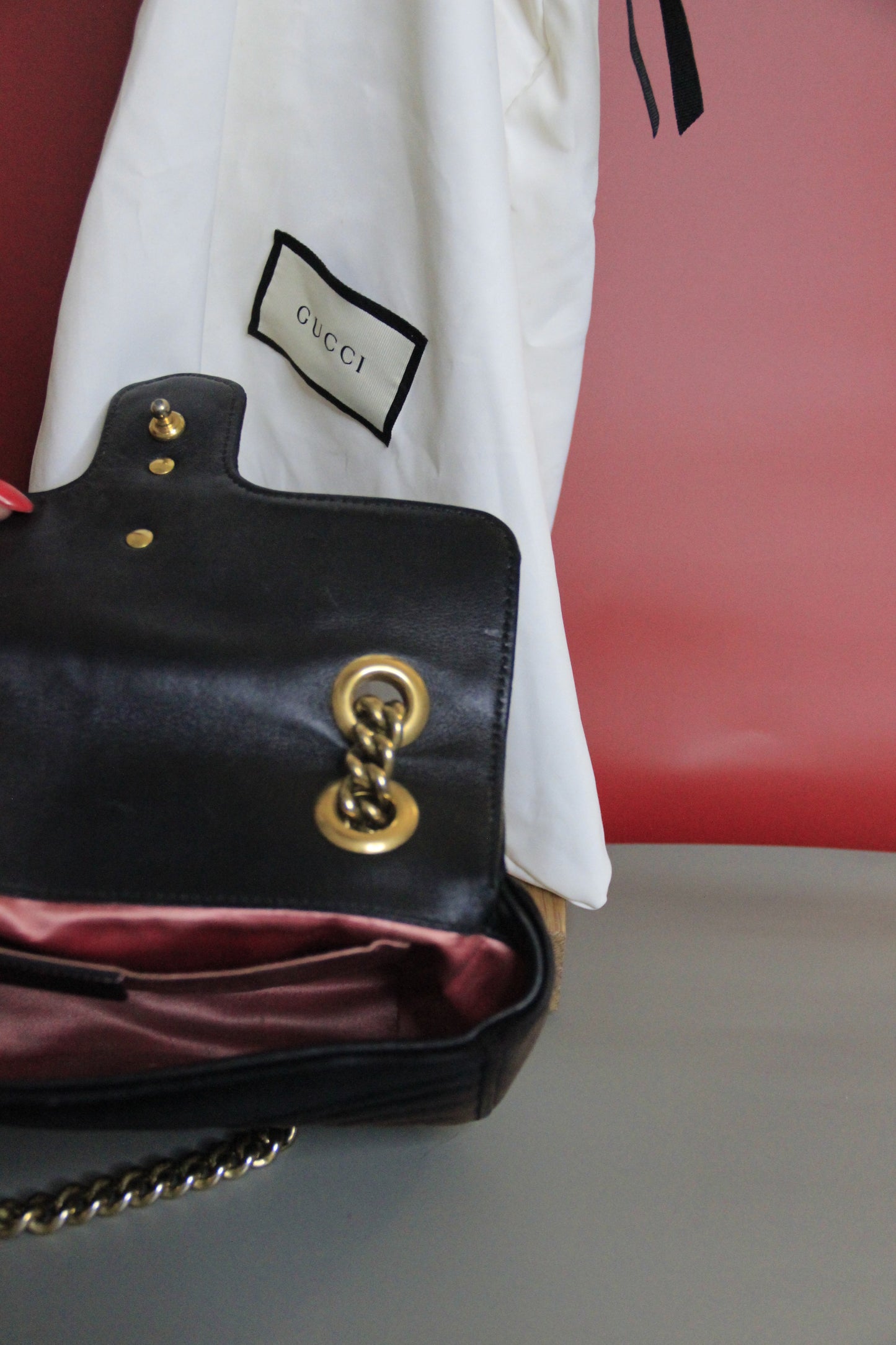 Sac à main GUCCI en velours marron, modèle Marmont