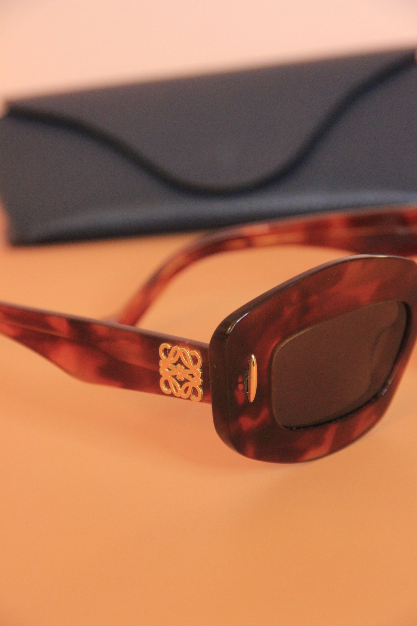 Lunettes de soleil femme de la marque Loewe