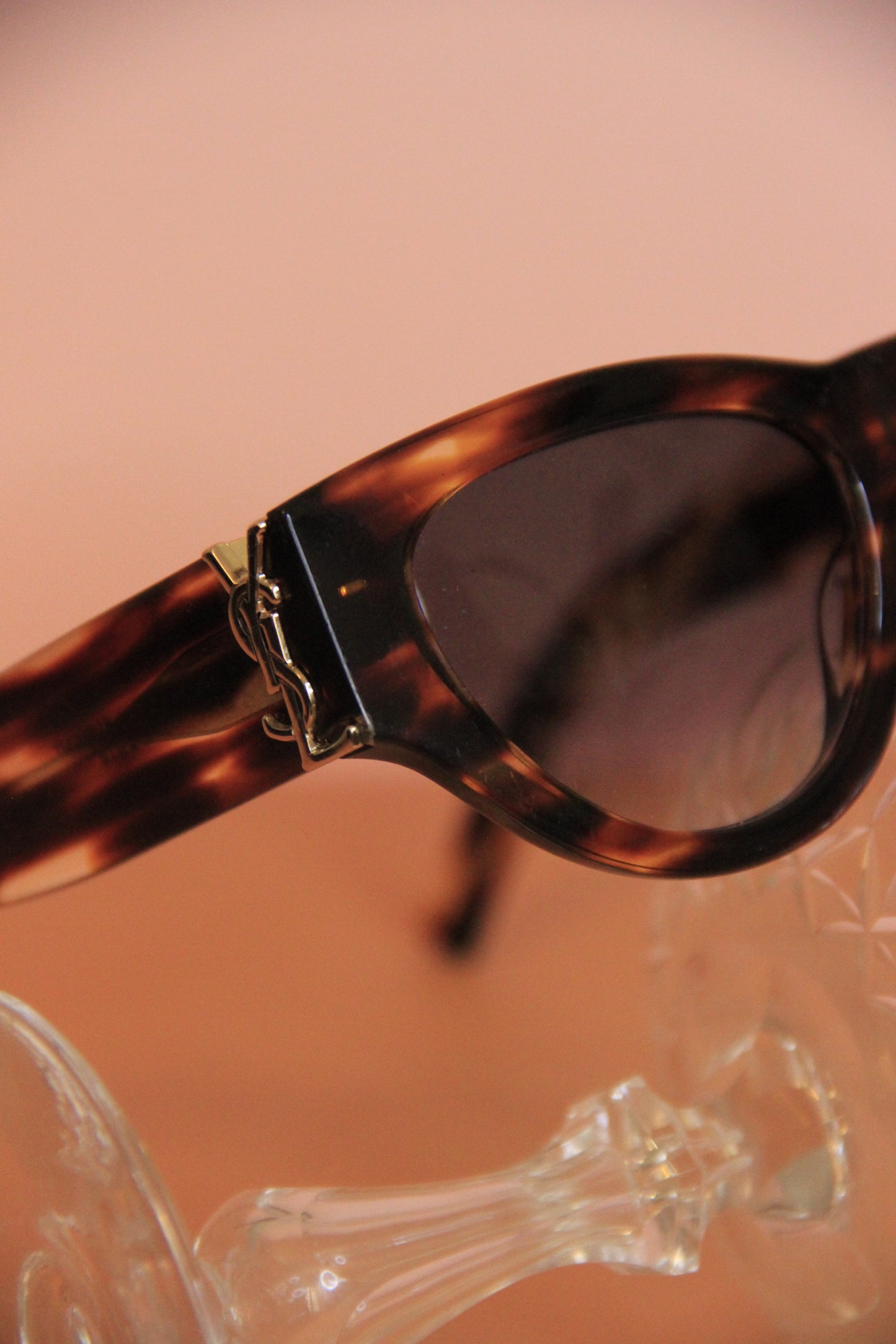 Lunettes de soleil Yves Saint Laurent femme, modèle 'SL M94'